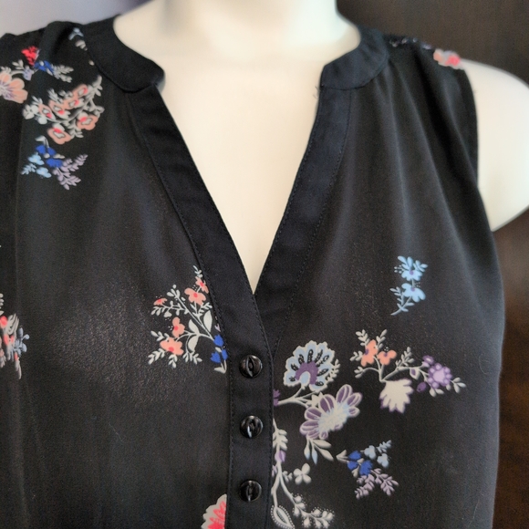 Ricki's Black Floral Sleeveless Blouse - Picture 3 of 7